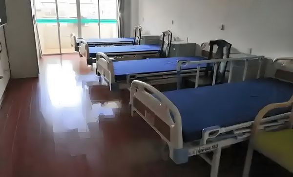 大专转深圳户口要求2025_演硬汉成名却情路坎坷，8年不敢谈恋爱，遇小10岁的她成宠妻狂魔 别注流社区还特际交重代